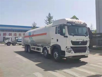 重汽前四后八氣罐車